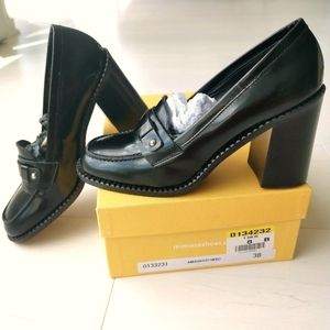 NIB made in Italy Leather block heel 8m